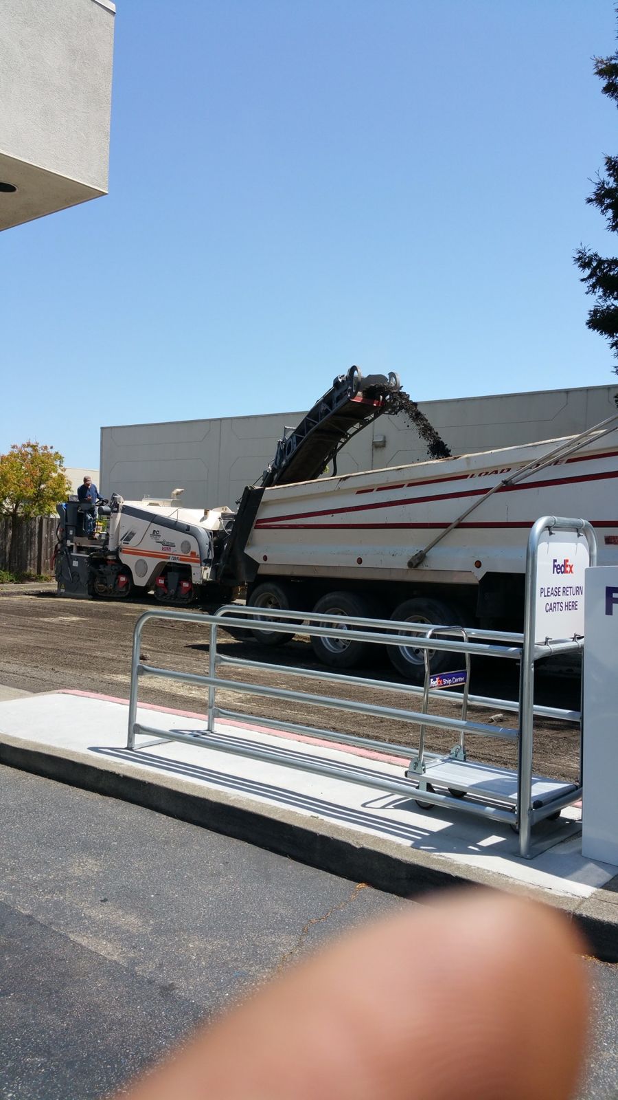 Asphalt grinding and milling